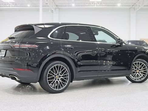 Used 2022 Porsche Cayenne AWD/4WD image 10