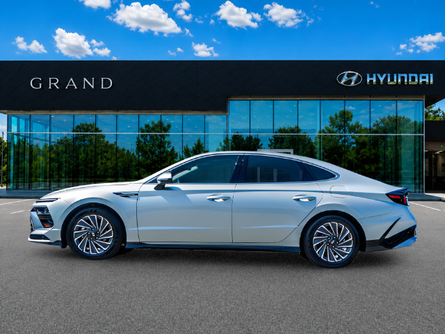 Certified 2025 Hyundai Sonata SEL FWD image 3