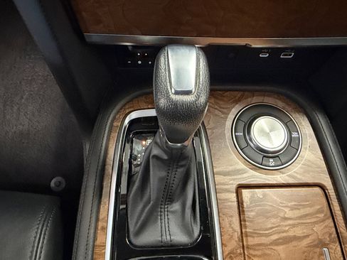 Used 2021 Nissan Armada SL image 24