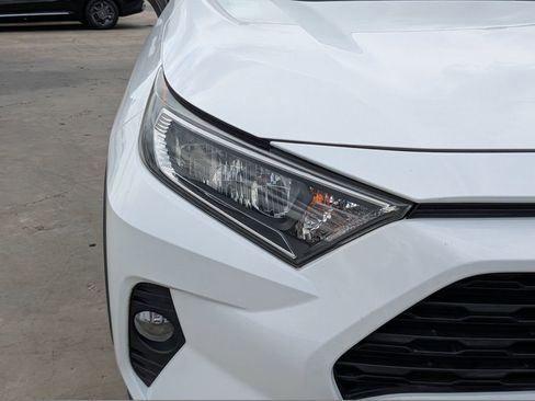 Used 2019 Toyota RAV4 XLE FWD image 10