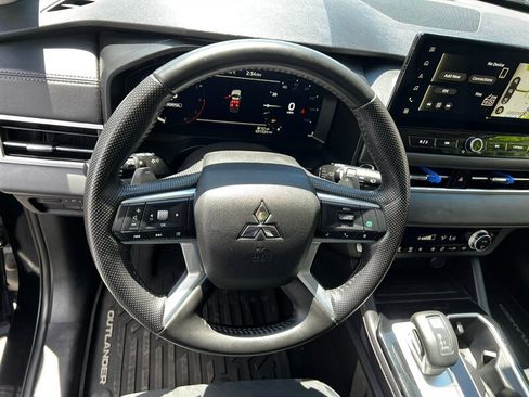 Used 2025 Mitsubishi Outlander SE AWD/4WD image 32
