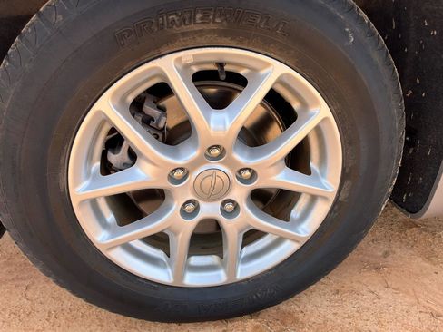 Used 2020 Chrysler Pacifica Touring-L image 9