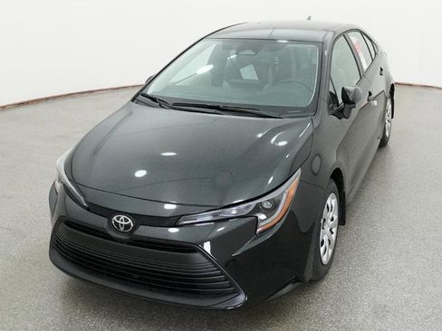 Used 2026 Toyota Corolla LE image 3
