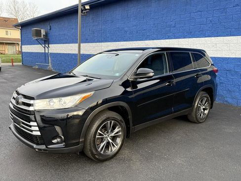Used 2019 Toyota Highlander LE AWD/4WD image 5