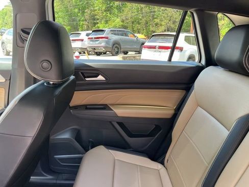 Used 2023 Volkswagen Atlas Cross Sport SE w/ Panoramic Sunroof Package FWD image 15