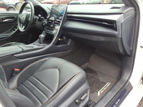 Used 2019 Toyota Avalon XSE w/ All Weather Liner Package image 9