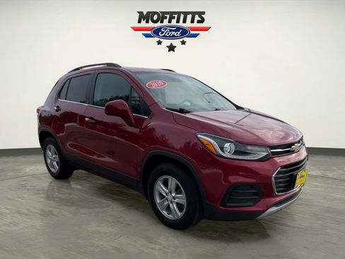 Used 2020 Chevrolet Trax LT w/ LT Convenience Package image 7