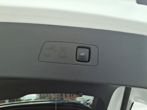 Used 2025 Lincoln Corsair AWD w/ Equipment Group 101A image 15