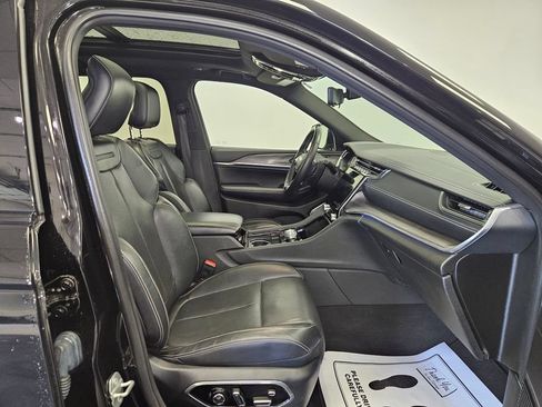 Used 2022 Jeep Grand Cherokee L Overland w/ Advanced Protech Group III AWD/4WD image 11
