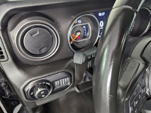 Used 2022 Jeep Gladiator Sport image 21