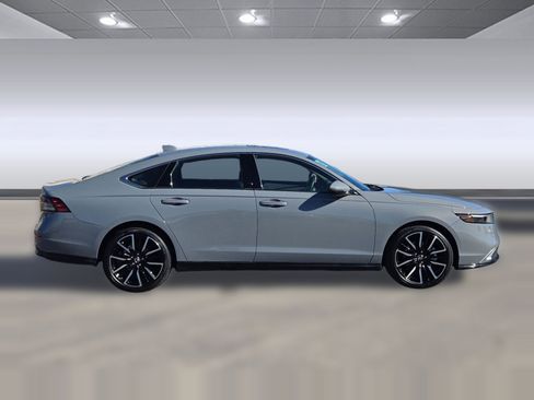 Used 2025 Honda Accord Touring image 8