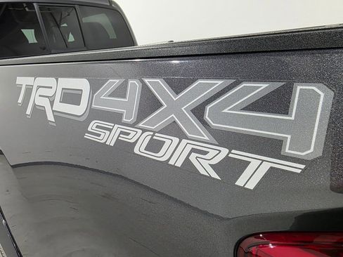 Used 2016 Toyota Tacoma TRD Sport image 33