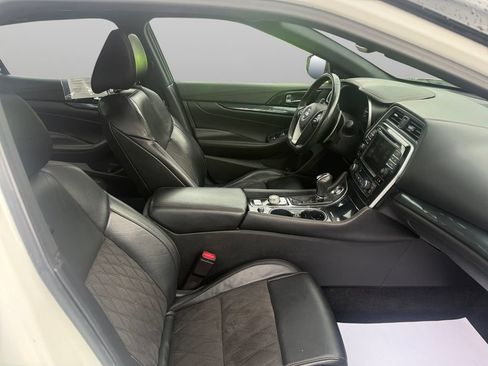 Used 2019 Nissan Maxima SR w/ Premium Package FWD image 15