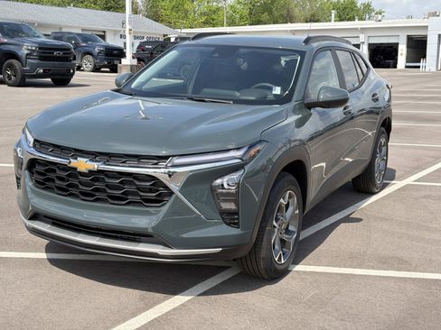 New 2026 Chevrolet Trax LT w/ Driver Confidence Package FWD image 10