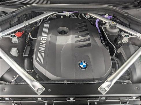 New 2026 BMW X7 xDrive40i w/ Premium Package image 18