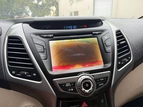 Used 2014 Hyundai Elantra Limited w/ Option Group 03 FWD image 19