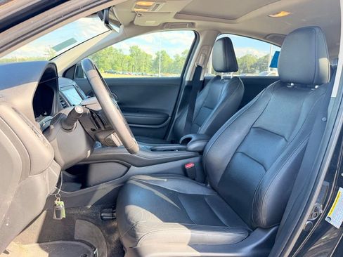 Used 2019 Honda HR-V Touring image 14
