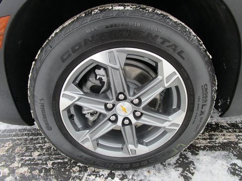 Used 2023 Chevrolet Blazer LT image 2