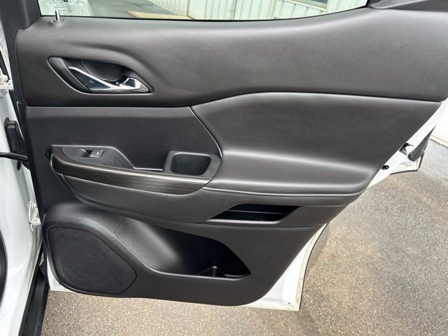 Used 2023 GMC Acadia SLT FWD image 52