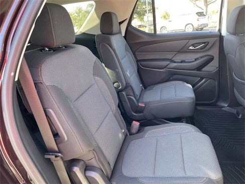 Used 2021 Chevrolet Traverse LT image 28