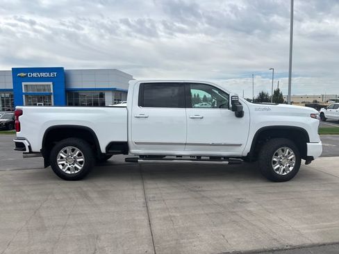 Certified 2024 Chevrolet Silverado 2500 High Country w/ High Country Premium Package AWD/4WD image 2