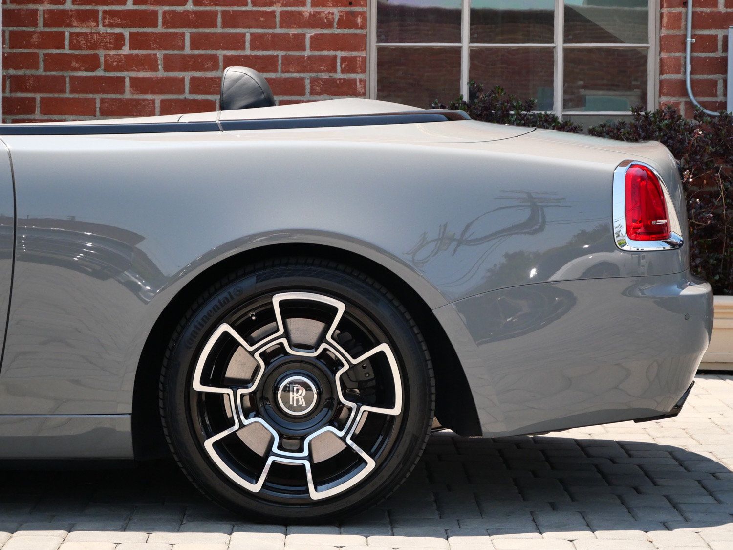 Certified 2018 Rolls-Royce Dawn RWD image 26