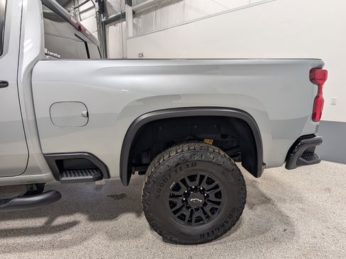 Used 2024 Chevrolet Silverado 2500 ZR2 w/ Technology Package AWD/4WD image 8
