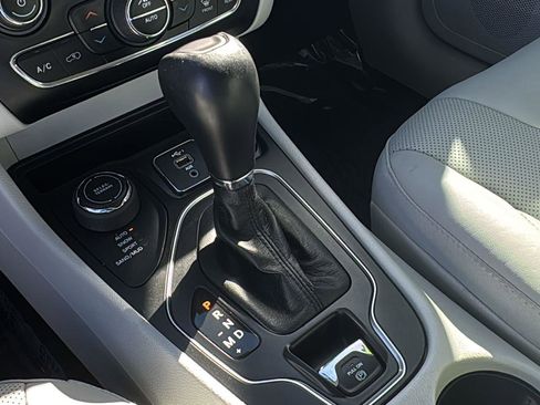 Used 2021 Jeep Cherokee Latitude Lux w/ Comfort/Convenience Group image 17