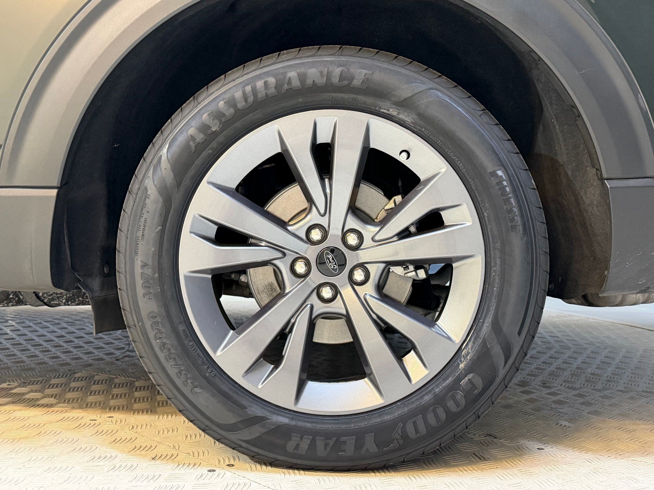 Used 2022 Ford Explorer XLT w/ Equipment Group 202A AWD/4WD image 12