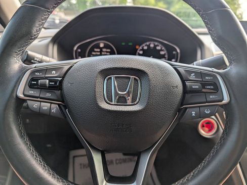 Used 2018 Honda Accord Touring image 18