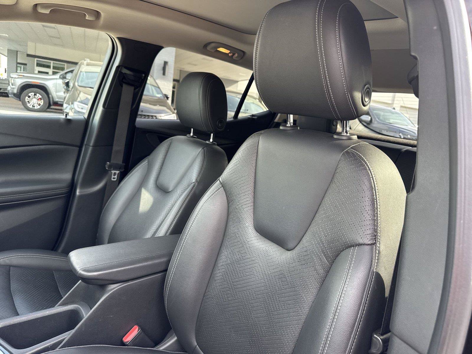 Used 2023 Buick Encore GX Essence w/ Experience Buick Package FWD image 19