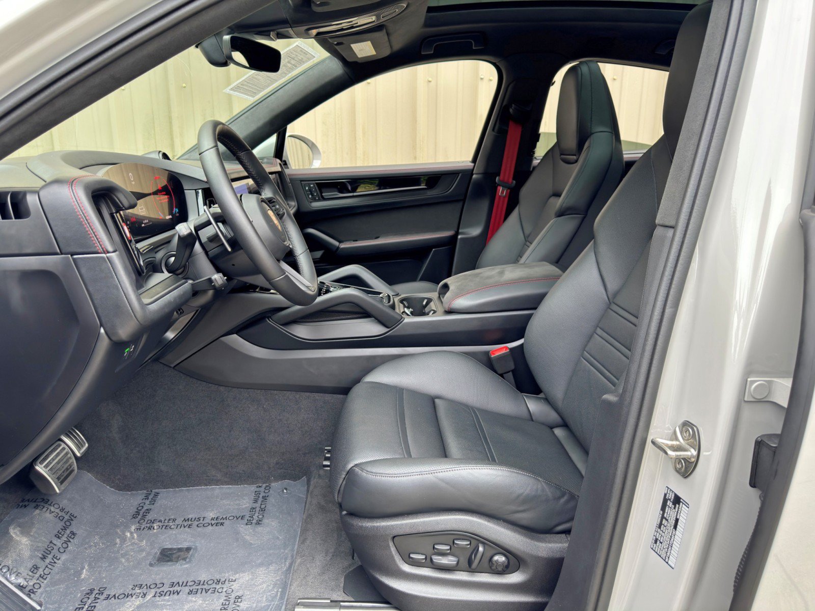 Used 2026 Porsche Cayenne GTS AWD/4WD image 17