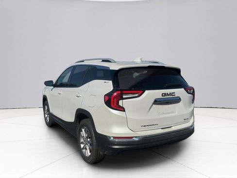 Used 2024 GMC Terrain SLT w/ Infotainment Package II image 9