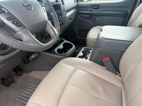 Used 2021 Nissan NV 3500 SL image 25