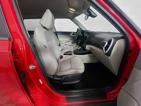Used 2023 Kia Soul LX FWD image 29