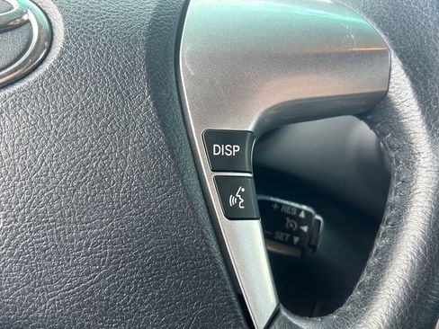Used 2012 Toyota Highlander 4WD Hybrid w/ Leather Pkg image 20