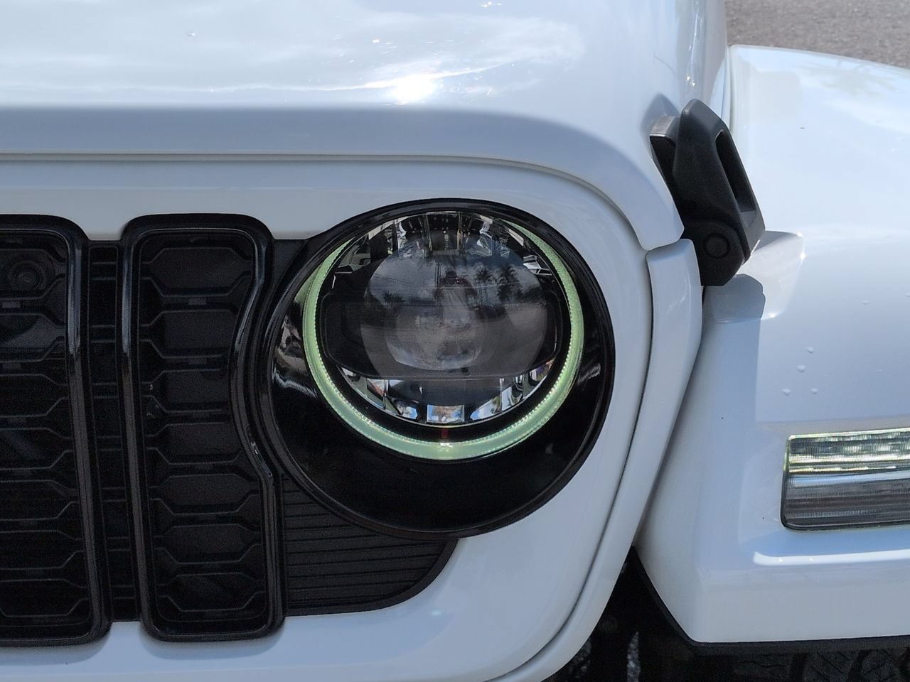 Used 2024 Jeep Wrangler High Altitude AWD/4WD image 10