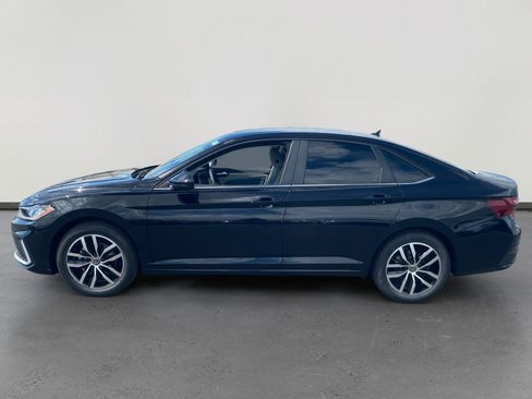 New 2025 Volkswagen Jetta SE image 2