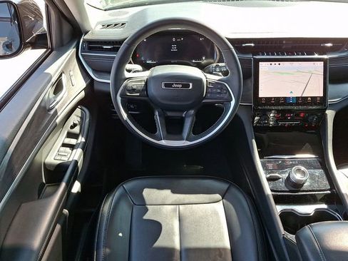Certified 2023 Jeep Grand Cherokee L Limited w/ Black Appearance Package AWD/4WD image 13