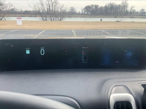 Used 2025 Ford Expedition Active image 23