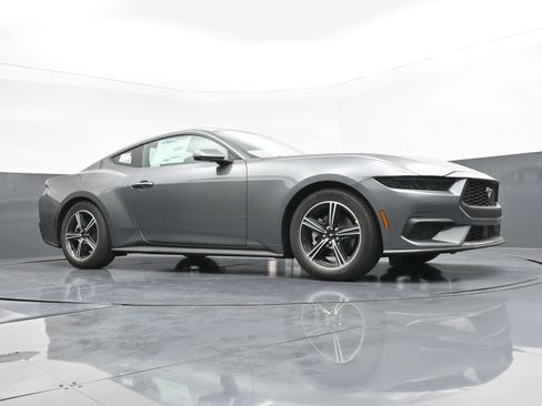 Used 2025 Ford Mustang Coupe image 10