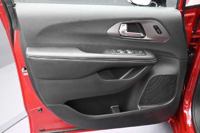 New 2027 Chrysler Pacifica Select AWD/4WD image 24