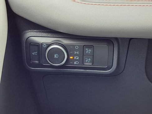 Used 2025 Ford Explorer Active w/ Active Comfort Package image 21