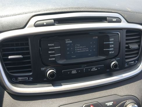 Used 2016 Kia Sorento LX image 14