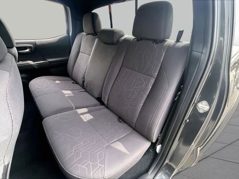 Used 2019 Toyota Tacoma TRD Off-Road AWD/4WD image 17