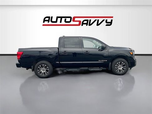 Used 2023 Nissan Titan SV w/ SV Convenience Package image 8