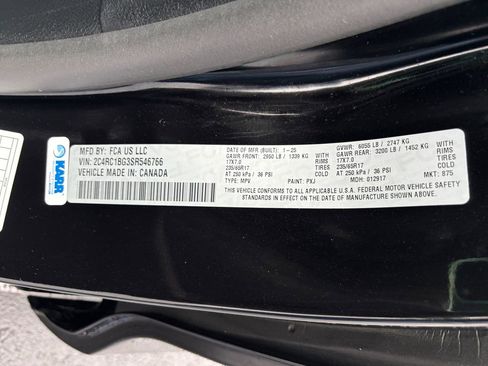 Used 2025 Chrysler Pacifica Select FWD image 34