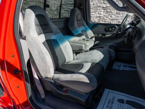 Used 2002 Ford F150 Lightning image 27