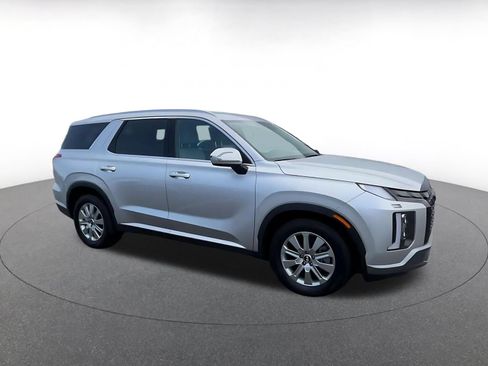 Used 2025 Hyundai Palisade SEL FWD image 2