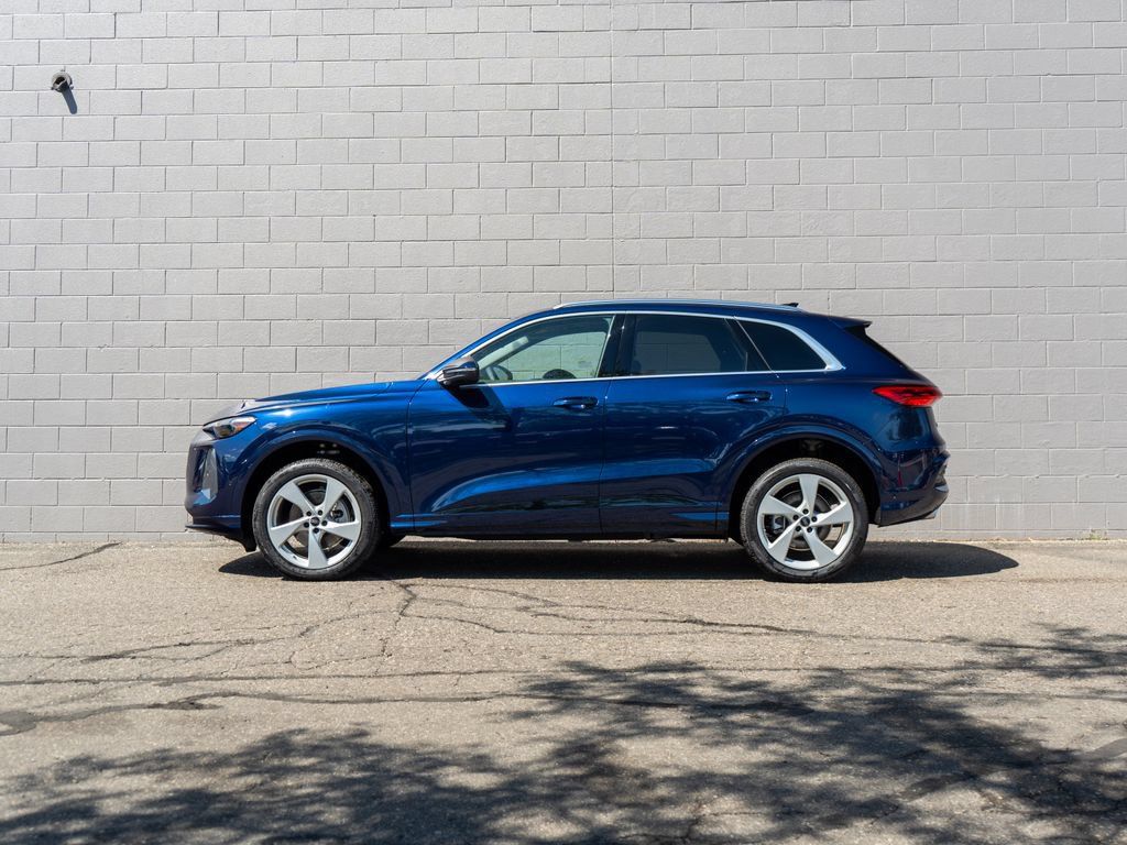 New 2026 Audi Q5 Premium Plus AWD/4WD image 3